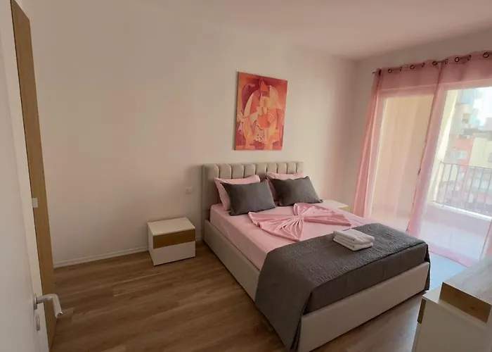 Nikkis Tirana