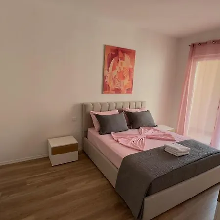 Nikkis Tirana